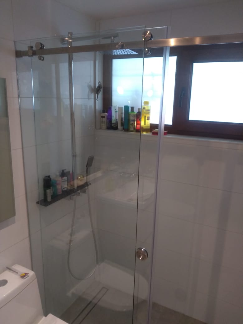 SHOWER DOOR ACERO INOXIDABLE GRIS Y CRISTAL TEMPLADO 10 MM