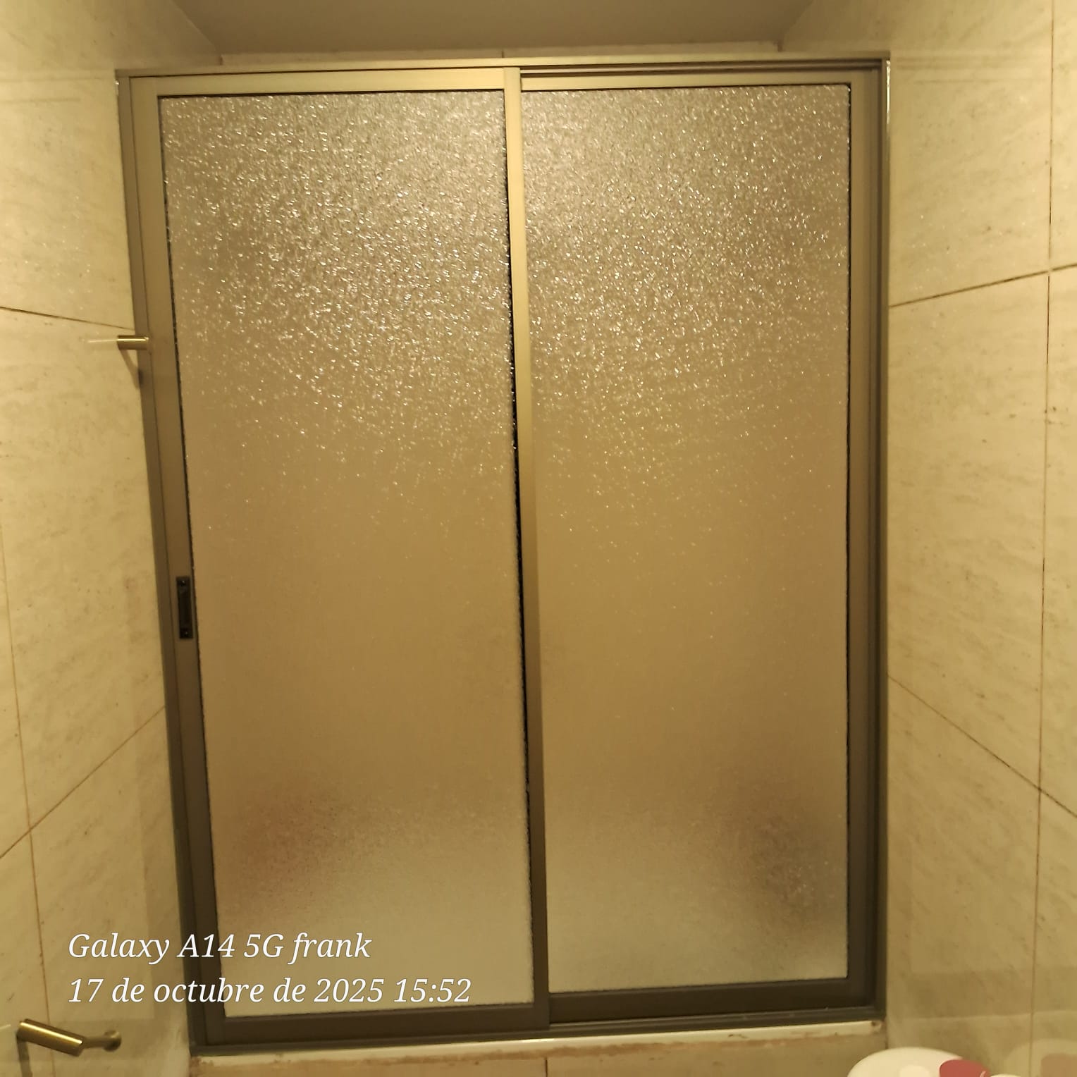 SHOWER DOOR ALUMINIO TITANIO Y ACRILICO MOROCO