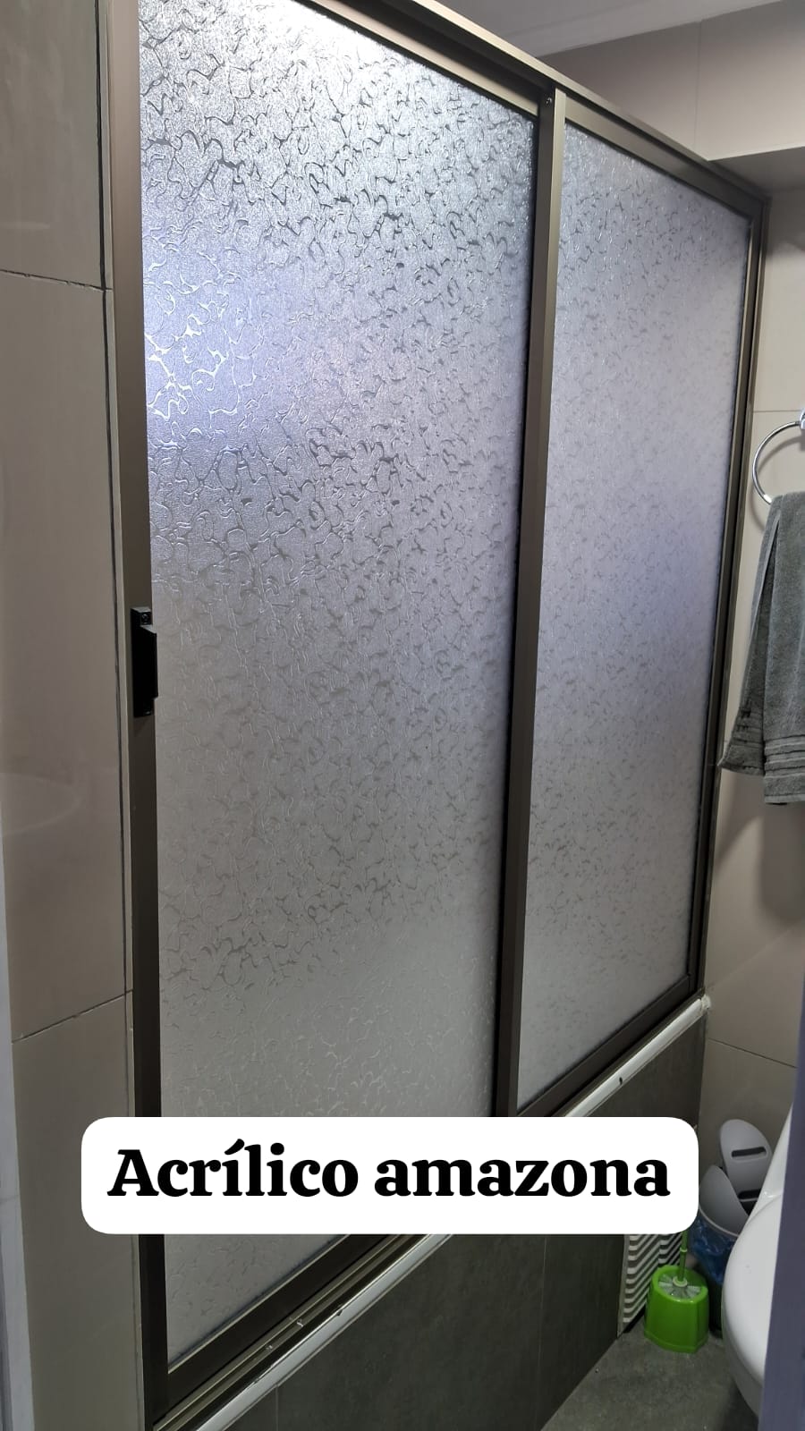 SHOWER DOOR ALUMINIO COLOR TITANIO Y ACRÍLICO AMAZONA